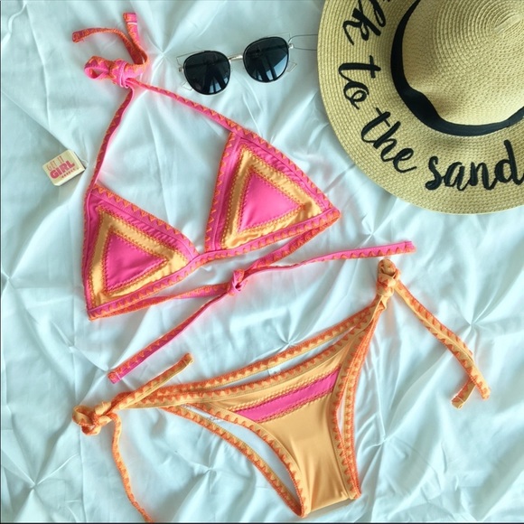 {Miss Circle} Color Block Two Piece Swimsuit - Picture 4 of 6